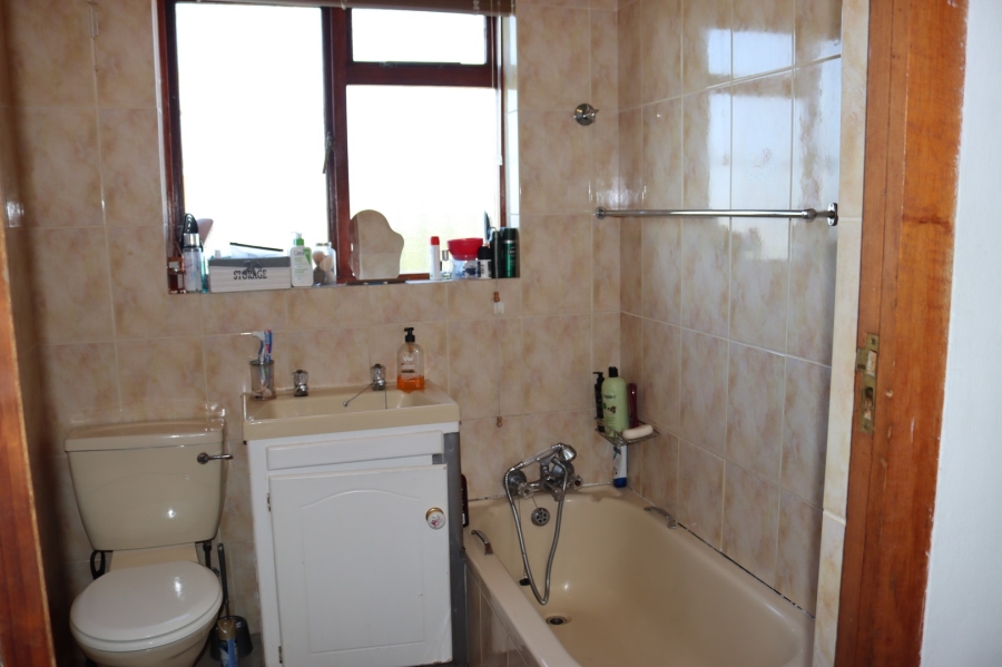 6 Bedroom Property for Sale in Kleinmond Western Cape